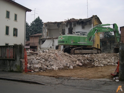  Immagini dal cantiere: demolizione edificio esistente